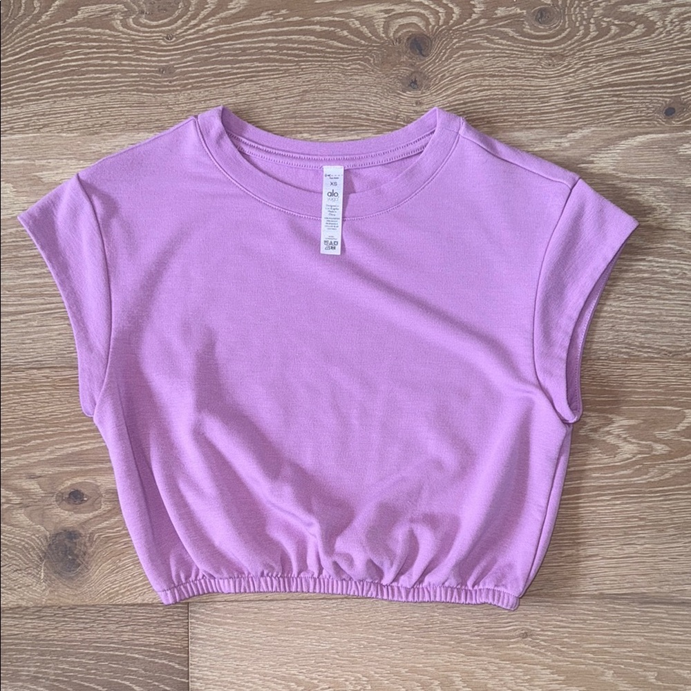 EUC alo Dreamy Crop Lavender Short Sleeve Top